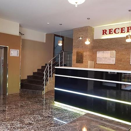 Hotel Uranus Bukarest Exteriör bild