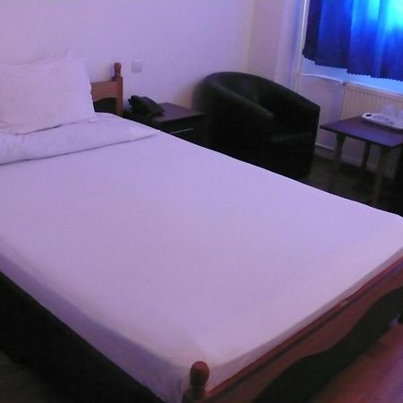 Hotel Uranus Bukarest Exteriör bild