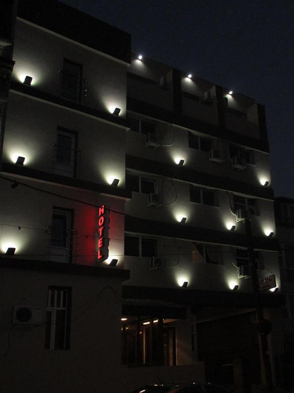 Hotel Uranus Bukarest Exteriör bild